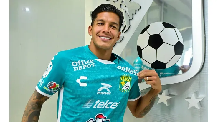 Lucas Romero en su presentación con el León.