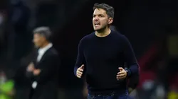 Nicolás Larcamón buscará con el León su primer triunfo ante el América.