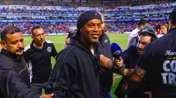 Ronaldinho en la reapertura del estadio La Corregidora.