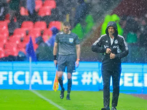 Cocca fue recibido con abucheos en el Estadio Azteca