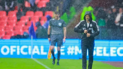 El DT fue recibido con abucheos