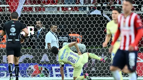 El polémico festejo de Henry Martín en el clásico nacional.