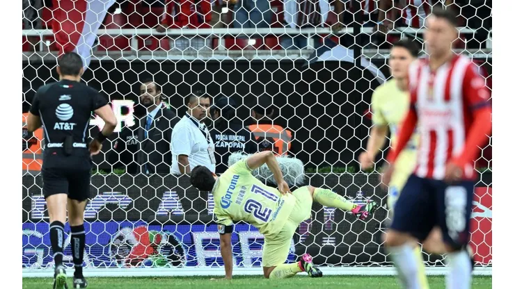 El polémico festejo de Henry Martín en el clásico nacional.