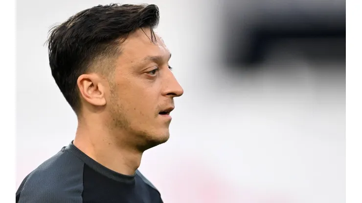 Mesut Özil en un entrenamiento del Istanbul Basaksehir.