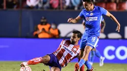 Andrés Iniestra, del Atlético de San Luis, contra Carlos Rodríguez, de Cruz Azul.