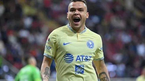 Jonathan Rodríguez tras su gol ante Chivas.