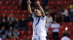 Ronaldinho durante un partido por la paz.