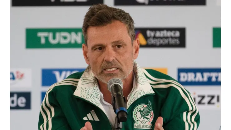 Diego Cocca prepara su primer partido.