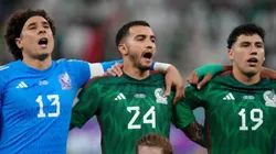 Guillermo Ochoa y Luis Chávez con Jorge Sánchez en la Copa del Mundo Qatar 2022.