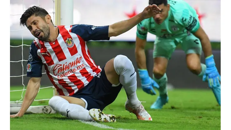 Oribe Peralta con las Chivas en el torneo Apertura 2021.