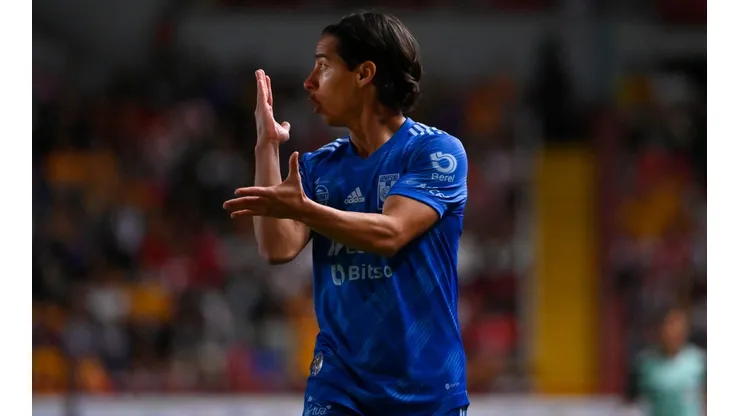 Diego Lainez sería titular frente a América