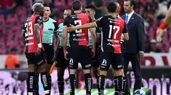 Dos jugadores de Atlas casi llegan a los golpes.