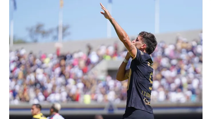 Ciudad de Mexico, 5 de febrero de 2023. Juan Dinenno en festejo de gol, durante el partido de la jornada 5 del torneo Clausura 2023 de la Liga BBVA MX, entre los Pumas de la UNAM y los Rojinegros del Atlas, celebrado en el estadio Olímpico Universitario. Foto: Imago7/ Rafael Vadillo