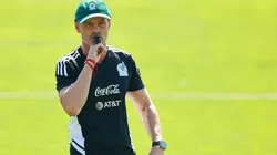 El jugador criticado por la afición que es titular para Cocca