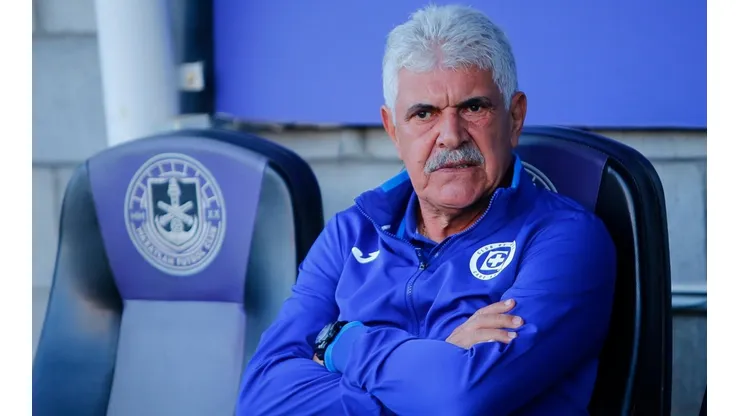 El Tuca Ferretti antes de la derrota de Cruz Azul en el estadio Mazatlán.