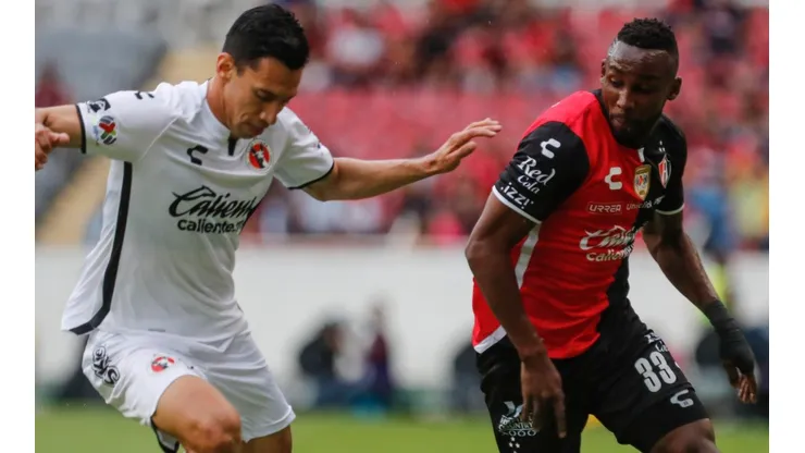 Xolos de Tijuana se enfrenta contra Atlas en la Liga MX.