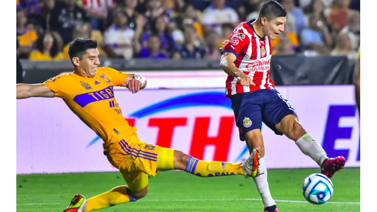 El zurdazo de Ronaldo Cisneros para el segundo gol de Tigres.