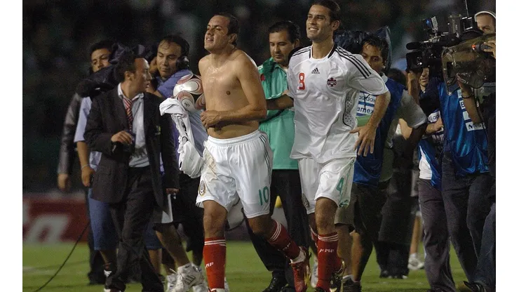 La falsa de despedida de Cuauhtémoc Blanco en Tuxtla Gutiérrez; le acompaña Rafael Márquez.