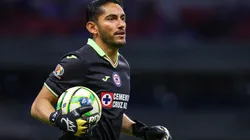 Jesús Corona dejó sin récord a otra leyenda de Cruz Azul