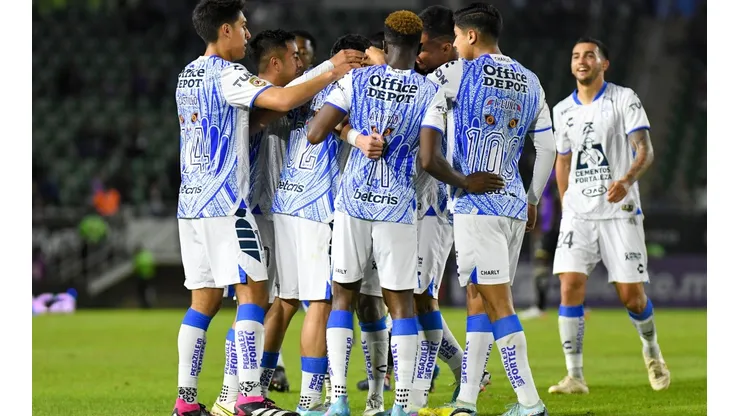 Pachuca se impuso por 3-2 y ahora está a un punto del liderato