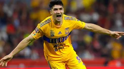 Nicolás Ibáñez celebra su segundo gol con Tigres.