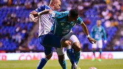 Gustavo Ferrareis, del Puebla, contra Yairo Moreno, del León.