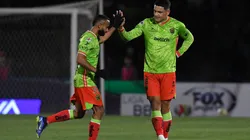 Jordan Sierra y Gabriel Fernández celebran la reacción de los Bravos de Juárez.