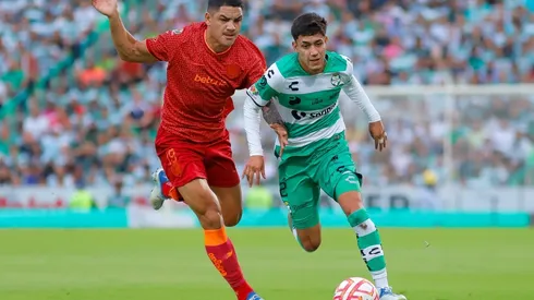 Gabriel Fernández, de Juárez, contra Omar Campos, del Santos.