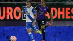 Gustavo Ferrareis, del Puebla, contra Enrique Cedillo, del Mazatlán.