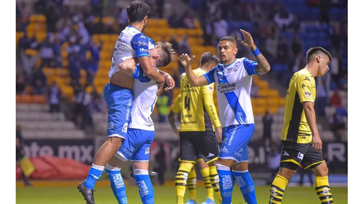 Puebla resolvió el partido con tres goles en la primera parte.