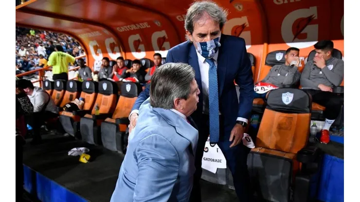 Guillermo Almada y Miguel Herrera no fueron avisados de que ya había DT (Foto: imago7)