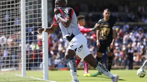 Quiñones festeja el gol que decidió el partido.
