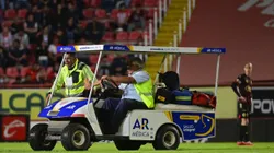 Castañeda se retiró entre lágrimas del campo de juego.