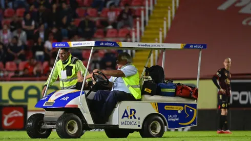 Castañeda se retiró entre lágrimas del campo de juego.