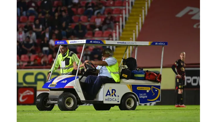 Castañeda se retiró entre lágrimas del campo de juego.
