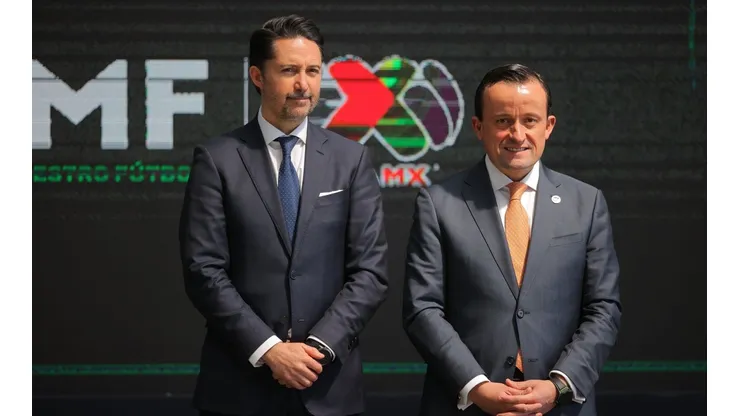 Yon de Luisa y Mikel Arriola en la presentación de las reformas del futbol mexicano.