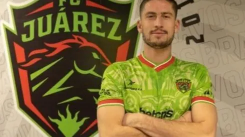 Así fue la exótica presentación que le hizo Juárez a Santiago Ormeño.