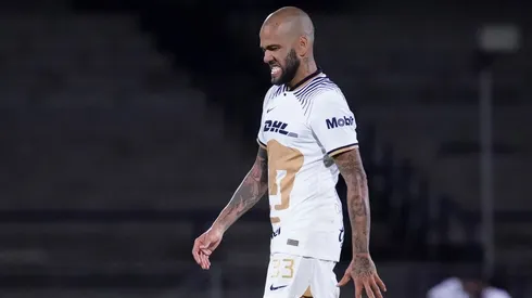 Ciudad de Mexico, 24 de agosto de 2022. Dani Alves en lamento, durante el partido de la jornada 16 del torneo Apertura 2022 de la Liga BBVA MX entre los Pumas de la UNAM y los Tigres de la UANL, celebrado en el Estadio Olímpico Universitario. Foto: Imago7/ Rafael Vadillo