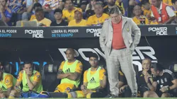 Miguel Herrera el día que hizo más cambios que los permitidos.