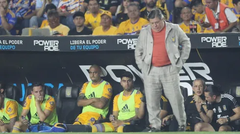 Miguel Herrera el día que hizo más cambios que los permitidos.
