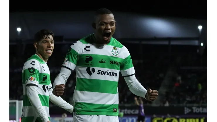 Harold Preciado celebra el gol de la victoria santista.