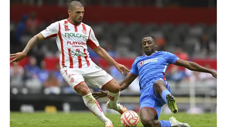 Juan Segovia, del Necaxa, y Gonzalo Carneiro, del Cruz Azul.
