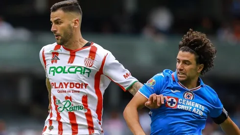 Necaxa juega contra Cruz Azul en un gran duelo.