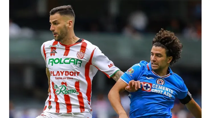 Necaxa juega contra Cruz Azul en un gran duelo.