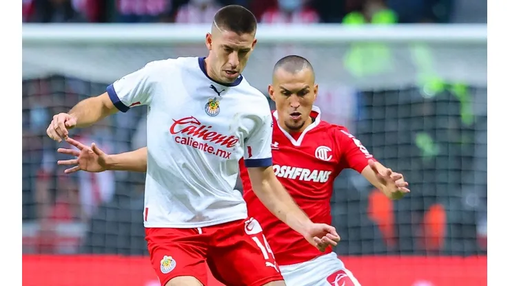 Chivas de Guadalajara y Toluca se enfrentan en un gran partido.