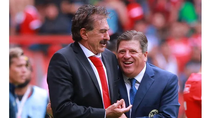 Ricardo La Volpe y Miguel Herrera en un encuentro del torneo Apertura 2019.