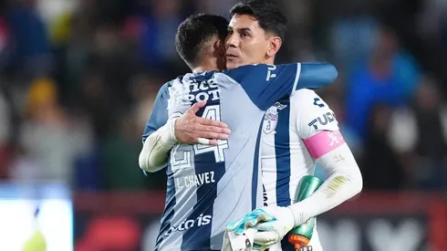 Luis Chávez y Oscar Ustari en la liguilla del torneo Apertura 2022.