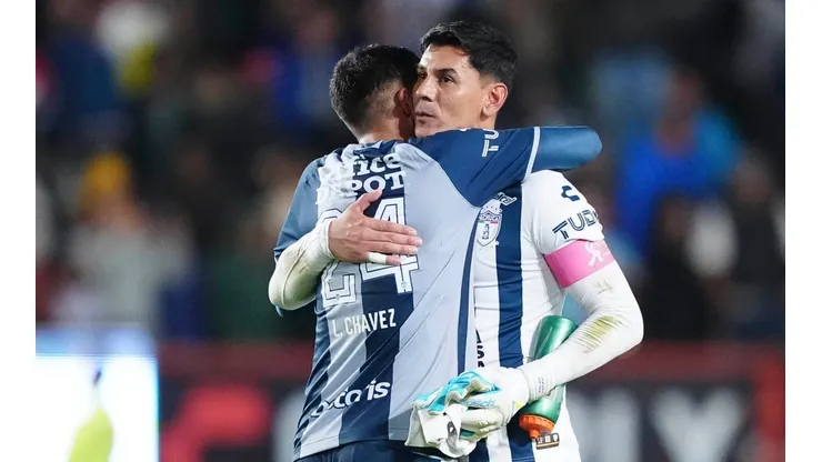 Luis Chávez y Oscar Ustari en la liguilla del torneo Apertura 2022.