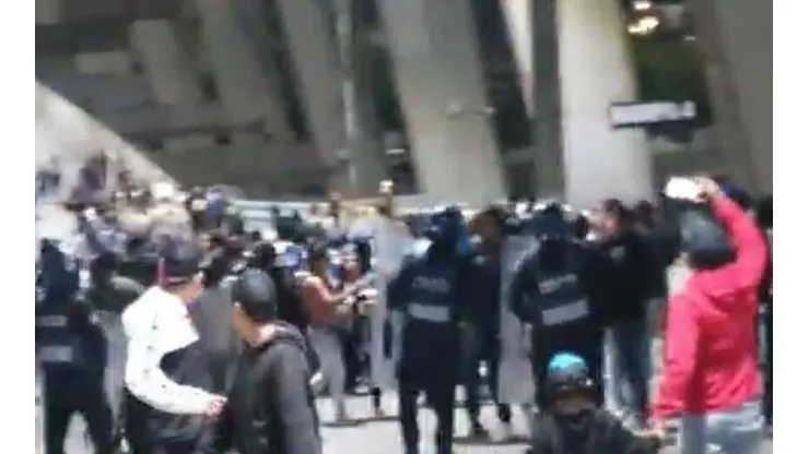 Problemas en una de las rampas del Estadio Azteca