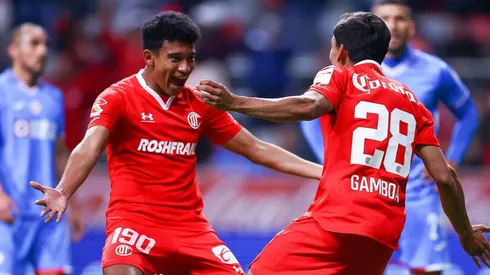 Juan Gamboa celebra el gol del empate del Toluca.